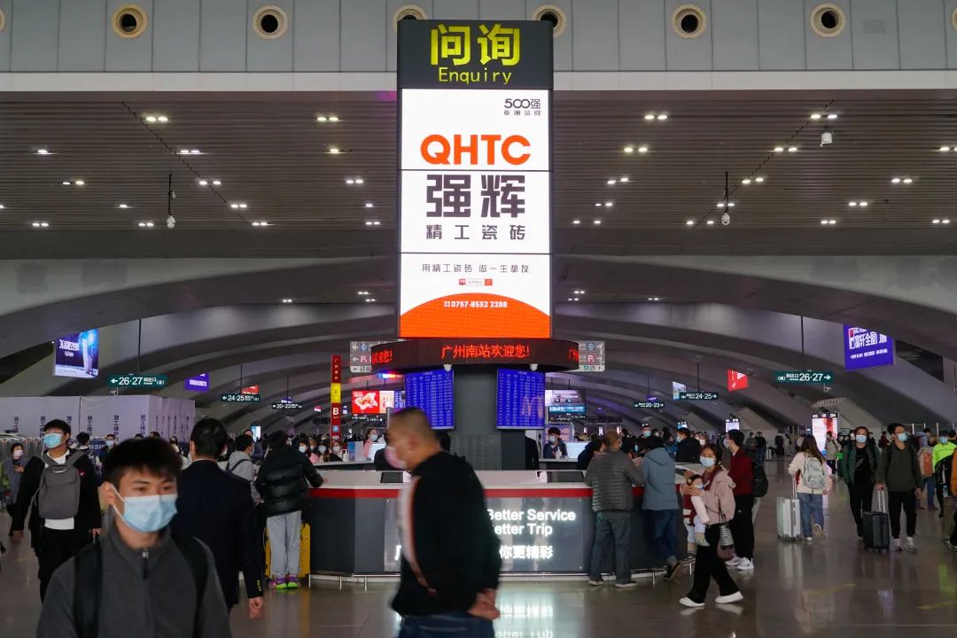 開年“第一炮”！強(qiáng)輝高鐵廣告開啟“霸屏”模式！(圖2)