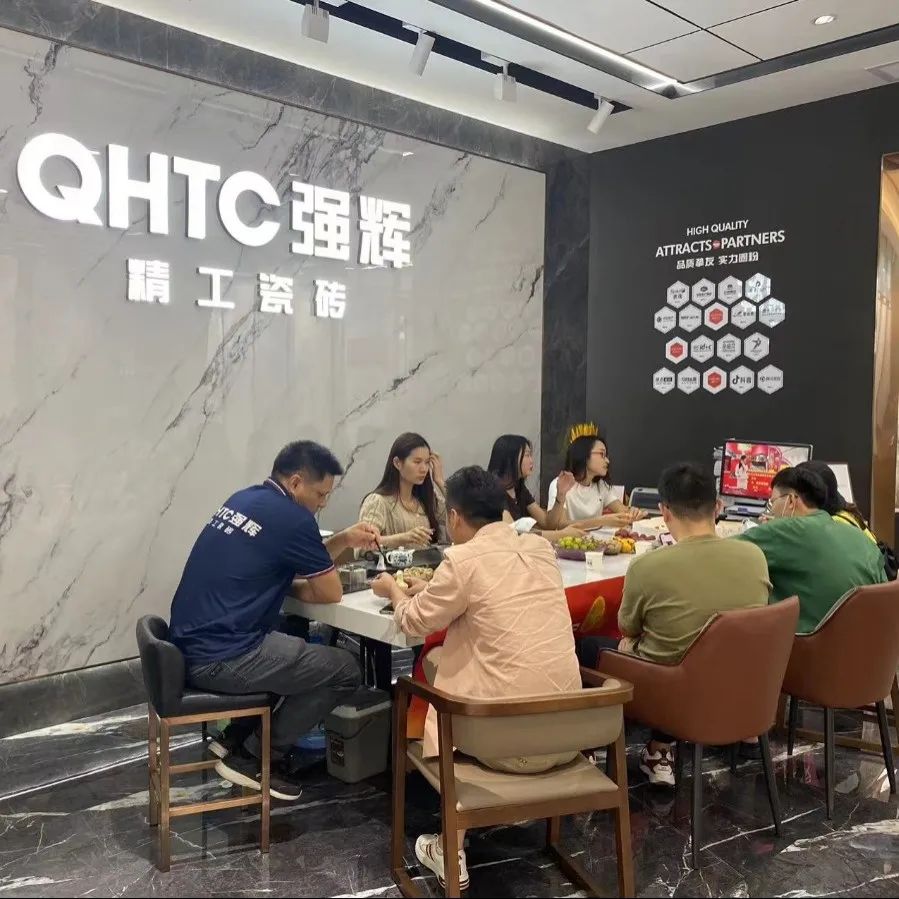 聽(tīng)說(shuō)，昨天下午強(qiáng)輝直播間嗨爆了？(圖19)