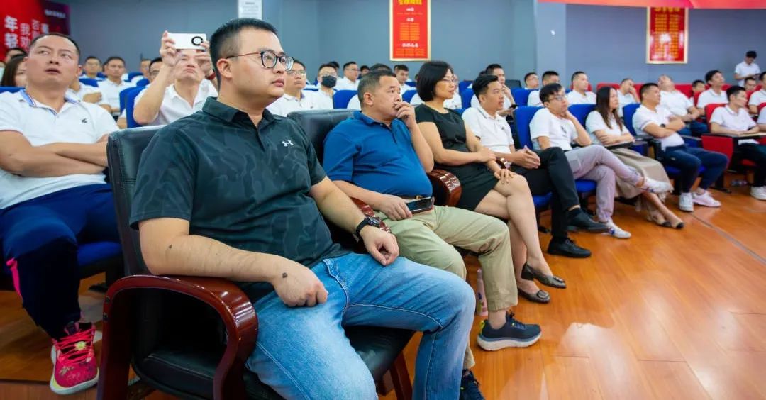 這一次，我們玩大的 | 強(qiáng)輝金九銀十無(wú)界增長(zhǎng)營(yíng)銷大會(huì)復(fù)盤會(huì)議順利舉辦(圖3)