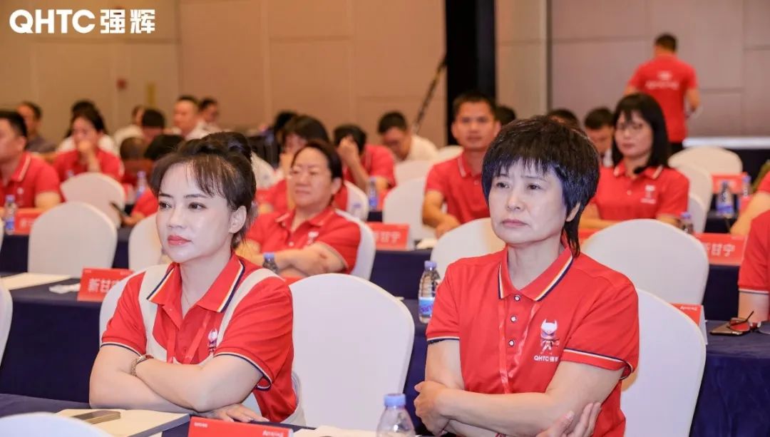 大地·大師·大宅 | 2024強(qiáng)輝精工瓷磚全國(guó)經(jīng)銷商峰會(huì)圓滿舉辦！(圖47)