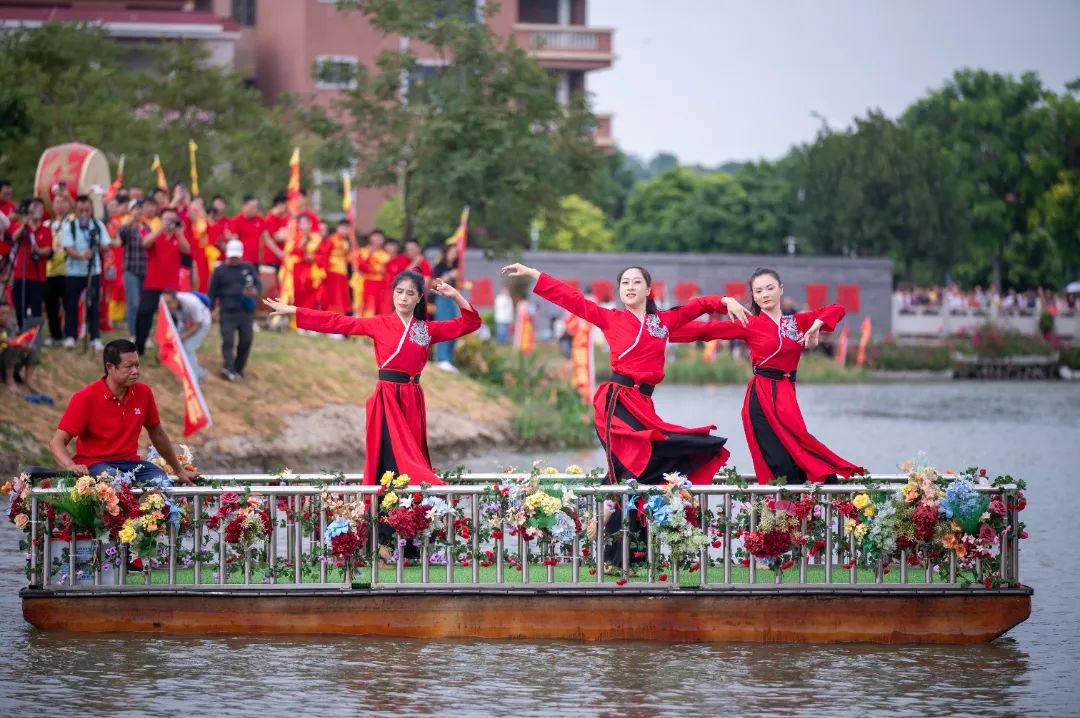 燃動(dòng)金秋 | 草艇競(jìng)渡，奪人風(fēng)采彰顯非遺文化瑰寶之韻(圖8)