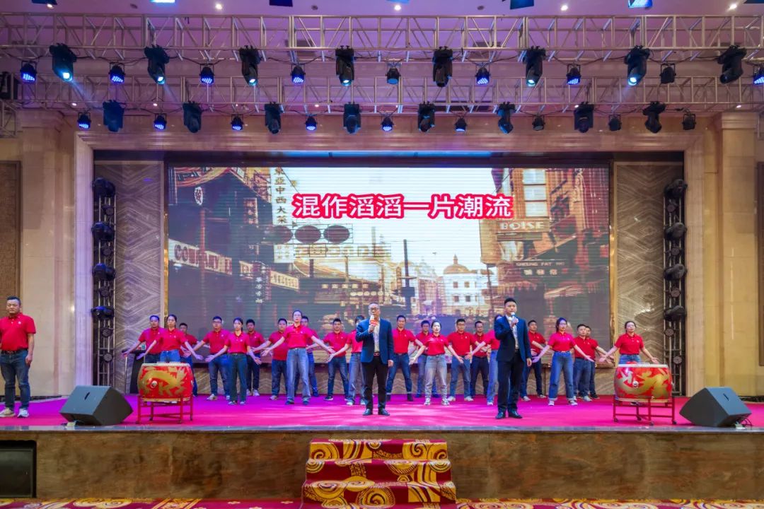 聚勢(shì)·創(chuàng)變·敢為 | 強(qiáng)輝集團(tuán)2025年迎新晚會(huì)圓滿(mǎn)結(jié)束，共繪未來(lái)新藍(lán)圖(圖22)