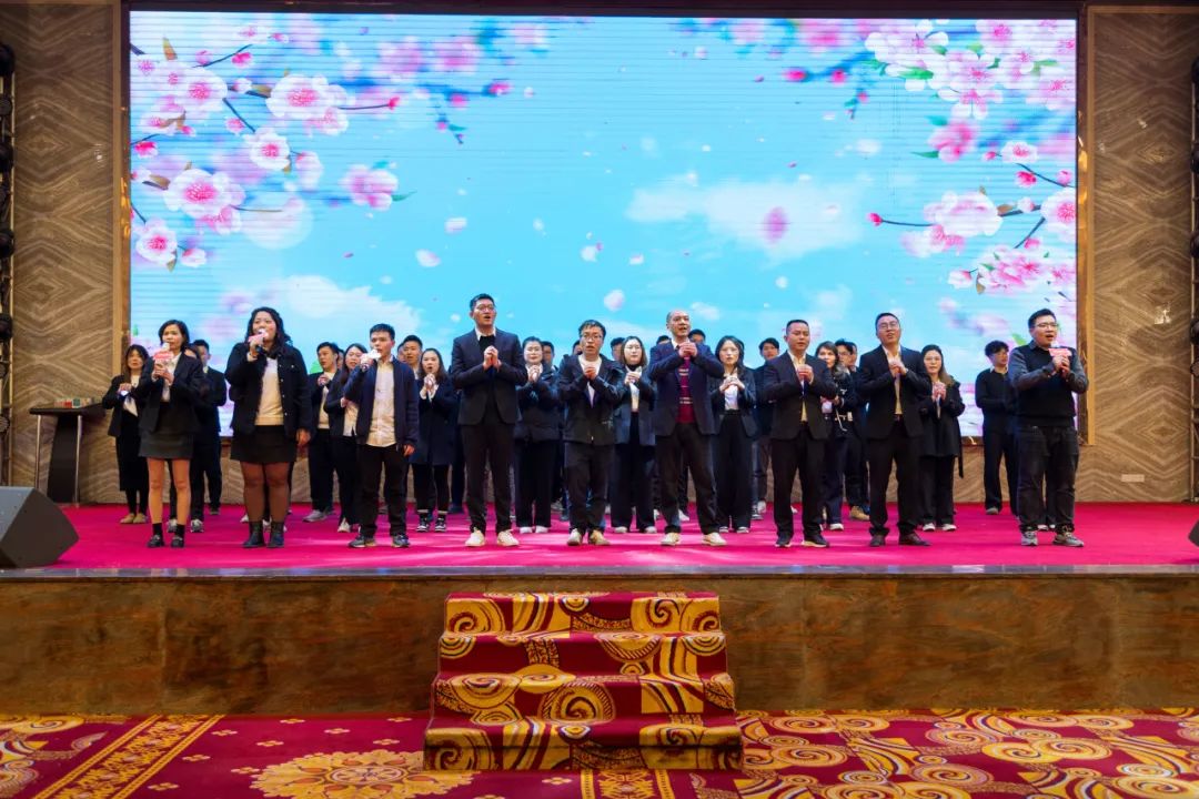 聚勢(shì)·創(chuàng)變·敢為 | 強(qiáng)輝集團(tuán)2025年迎新晚會(huì)圓滿(mǎn)結(jié)束，共繪未來(lái)新藍(lán)圖(圖26)